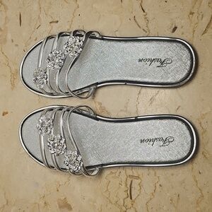 Fashion Womens Silver-tone Floral 4-Strap Slip-on Flat Sandals